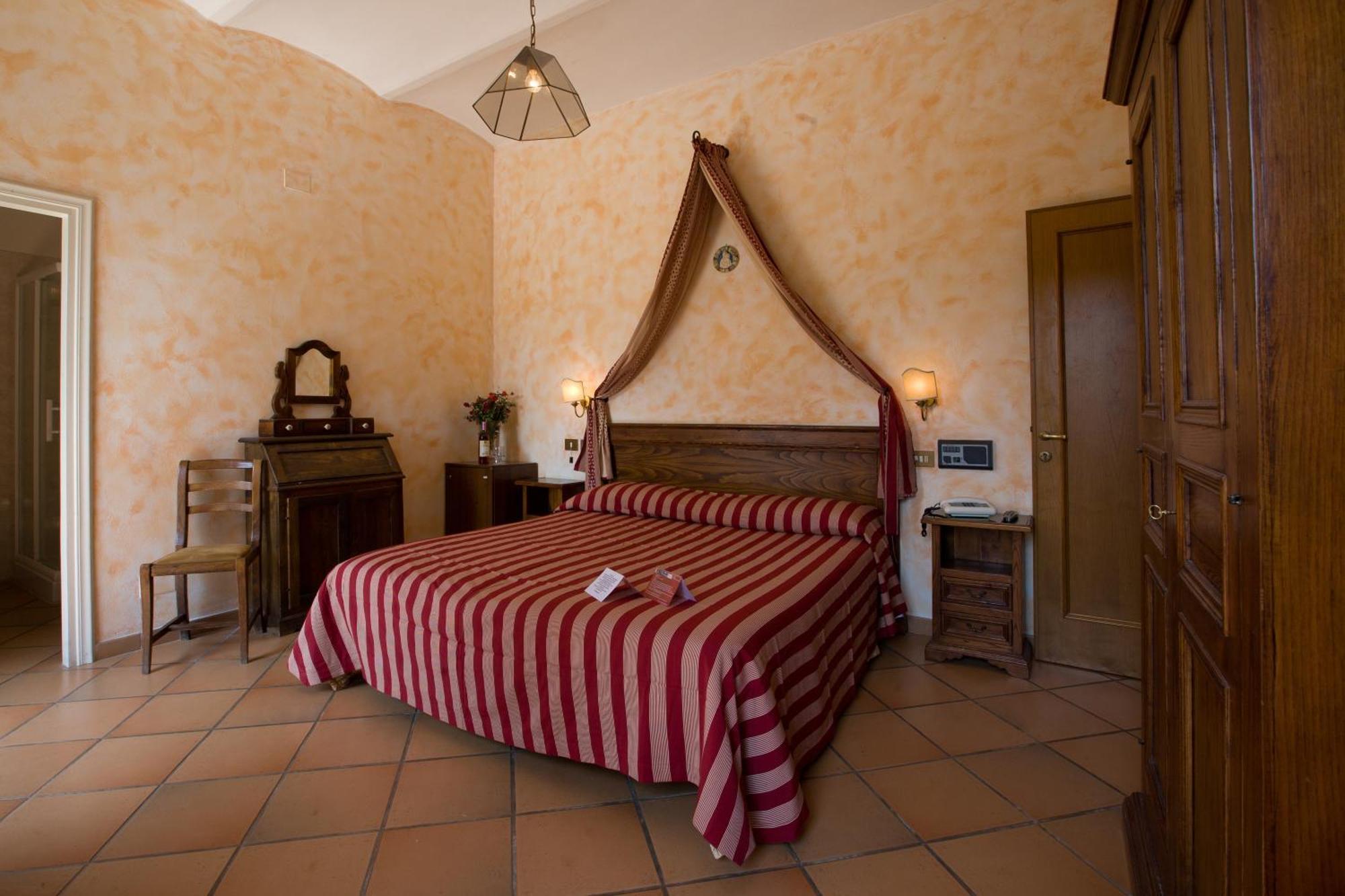 Double Room,1644421636:JPEG